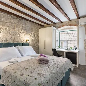 Bonbon Old Town Private En-suite Apartment